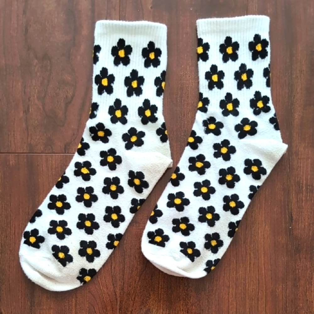 ⭐3/$15 Floral Patterned Socks